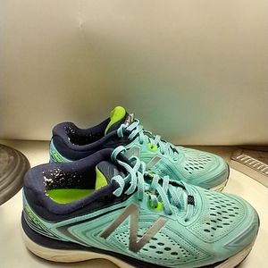 New Balance 860v8 Athletic Shoes Women's sz 9(2E).